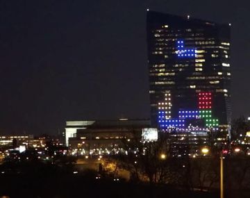 Juegan al Tetris más grande del mundo en un edificio de 29 pisos