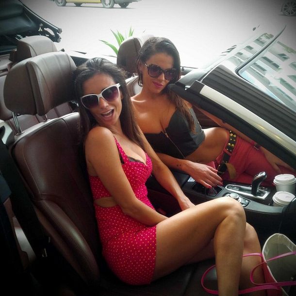 Las explosivas fotos de Karina Jelinek y su amiga en Miami
