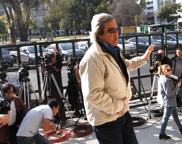 Para el padrastro de Ángeles