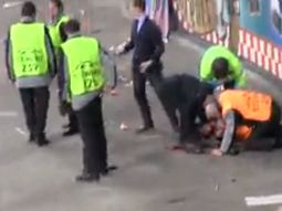 un hincha, en grave estado luego de caer de una tribuna un hincha, en grave estado luego de caer de una tribuna