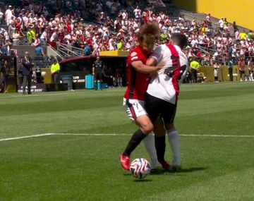 ¿Polémica? El penal que le cobraron a Urawa Reds Diamonds ante River