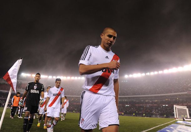 Belgrano le ganó a River y lo amargó en su vuelta a Primera División