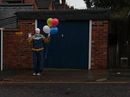 un payaso de pelicula aterroriza a un pueblo ingles un payaso de pelicula aterroriza a un pueblo ingles