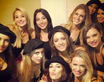 El back hot de Alejandra Maglietti junto a otras modelos