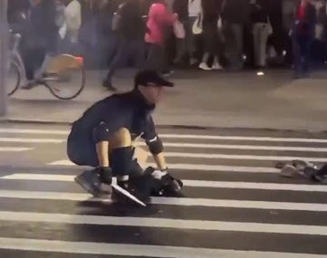 Video estremecedor: un joven mató a puñaladas a tres personas en Taiwán y luego se suicidó