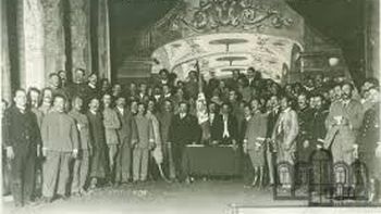 La Asamblea de la Soberana Convención Revolucionaria vota el “cese” de Venustiano Carranza como primer jefe y encargado del Poder Ejecutivo de la Nación y de Francisco Villa como jefe de la División del Norte, un 31 de octubre de 1914. La Asamblea de la Soberana Convención Revolucionaria vota el “cese” de Venustiano Carranza como primer jefe y encargado del Poder Ejecutivo de la Nación y de Francisco Villa como jefe de la División del Norte, un 31 de octubre de 1914.