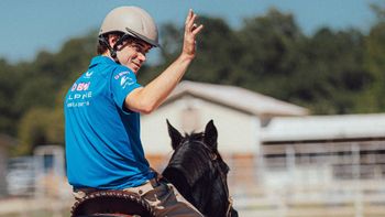 franco colapinto se puso el traje de gaucho en texas: sus videos a caballo causaron furor franco colapinto se puso el traje de gaucho en texas: sus videos a caballo causaron furor
