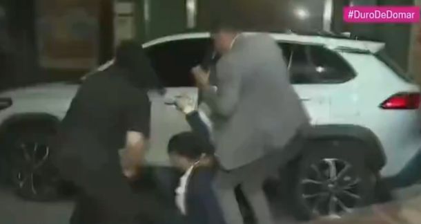 Ramiro Marra se retiró a las corridas del Congreso por la presencia de manifestantes y protagonizó un blooper