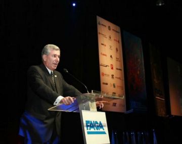 Los empresarios le piden al Gobierno un aumento salarial por decreto