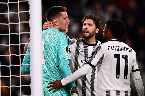Susto en la Juventus: Szczesny salió de la cancha por un dolor en el pecho