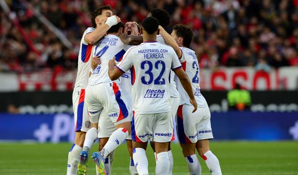 San Lorenzo venció a Estudiantes con un golazo agónico de Gulli