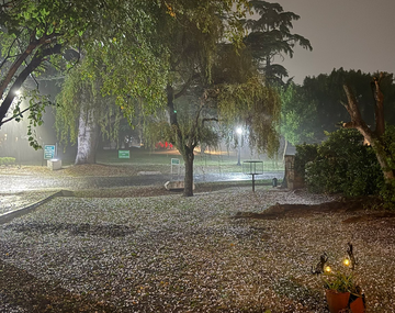 Fuerte caída de granizo azotó a varios barrios de la Ciudad y el Conurbano en plena madrugada: las imágenes