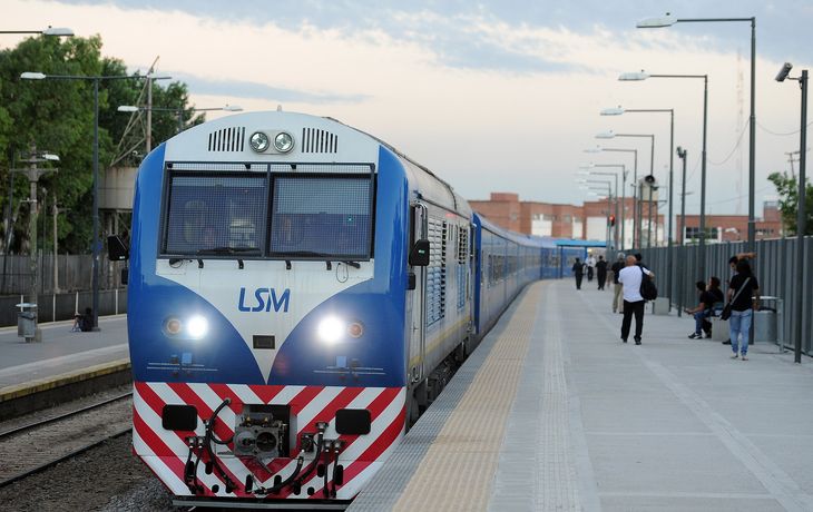 Dos nenes intentaron rescatar a su perro de las vías y fueron atropellados por el tren