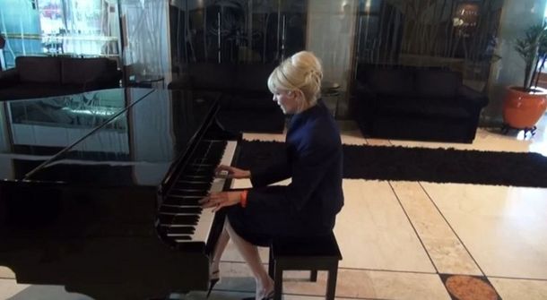 Karina Rabolini, concertista de piano: toca La cumparsita y se viraliza en Youtube