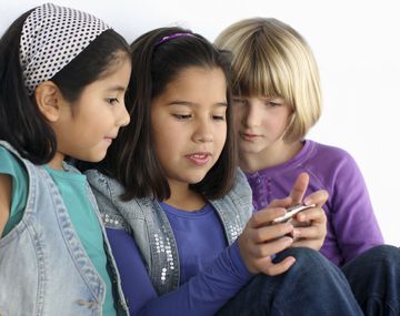 Alertan que nenas de 7 años ya suben fotos eróticas a las redes sociales