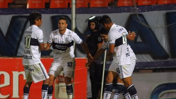 El festejo de Gimnasia que cerró el año con una goleada en Mendoza El festejo de Gimnasia que cerró el año con una goleada en Mendoza