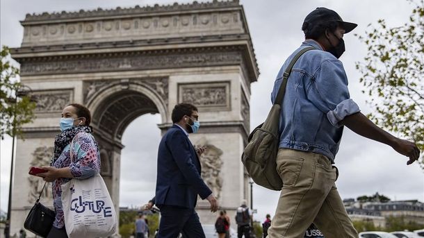 Francia: París podría entrar en alerta máxima por Covid-19
