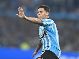 Se aleja de Racing y River: un equipo colombiano aceleró por Juanfer