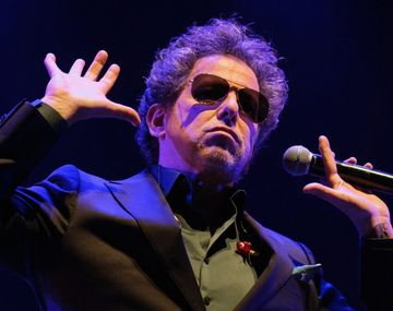 Andrés Calamaro agotó el Arena de Buenos Aires y sumó una nueva fecha