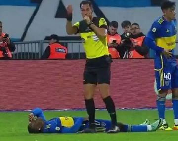 Boca confirmó la lesión de Luis Advíncula: problemas en el aductor derecho