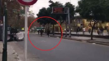 Quiso robar, lo atraparon y se le escapó a la policía Quiso robar, lo atraparon y se le escapó a la policía