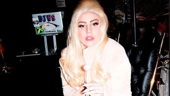 Lady Gaga en silla de ruerdas Lady Gaga en silla de ruerdas