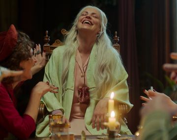 La casa de los Espíritus: Dolores Fonzi y Nicole Wallace en el tráiler de la serie de Prime Video