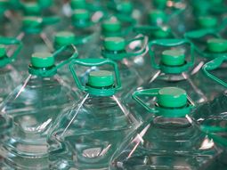 El Parlamento votó la exoneración de impuestos en el agua embotellada por el emergencia hídrica en Uruguay. El Parlamento votó la exoneración de impuestos en el agua embotellada por el emergencia hídrica en Uruguay.