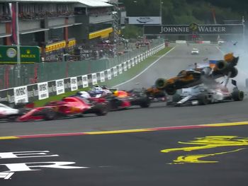 Terrible accidente en la Fórmula 1: el auto de Alonso salió volando de la pista