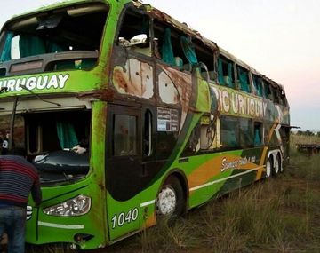 Así quedó el micro que volcó con estudiantes en Brasil