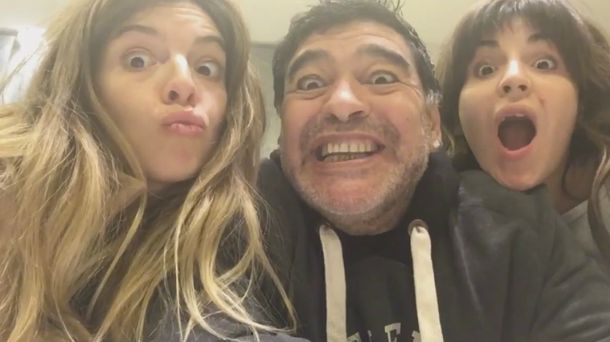 El desopilante GIF de Diego, Dalma y Gianinna Maradona