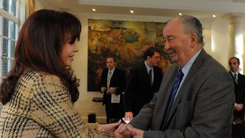 cristina fue a ezeiza a despedir los restos de julio grondona cristina fue a ezeiza a despedir los restos de julio grondona