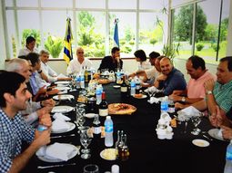 marcelo tinelli viajo a rosario y recibio el apoyo de newell´s y rosario central