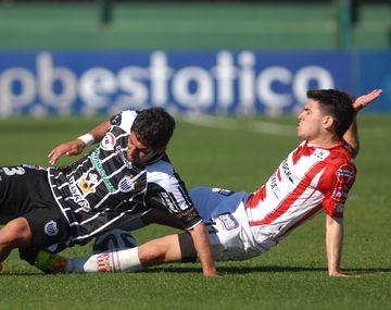 Estudiantes (BA) sigue dando que hablar y clasificó a cuartos