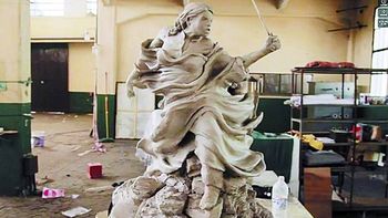 esta es la estatua con la que buscan reemplazar a la de cristobal colon esta es la estatua con la que buscan reemplazar a la de cristobal colon