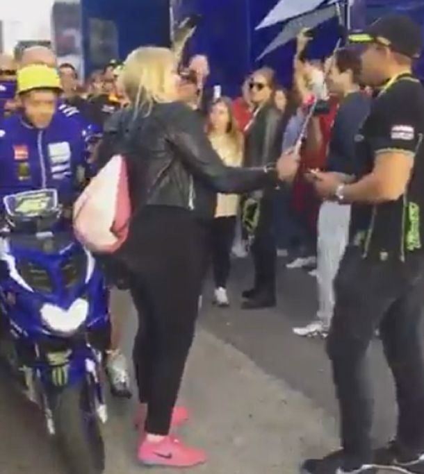 El motociclista perdió la paciencia