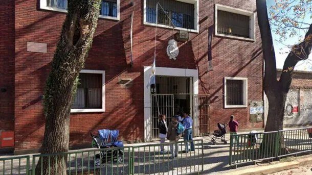 Marchan por la muerte de una nena en una escuela del Barrio 21-24
