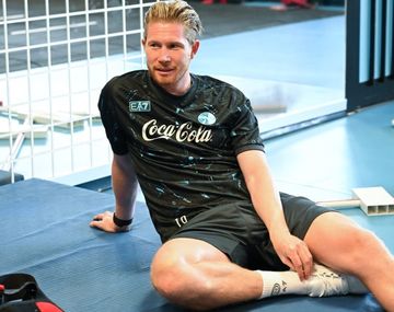Así reaccionó De Bruyne cuando Napoli le dio la 10 retirada en honor a Maradona
