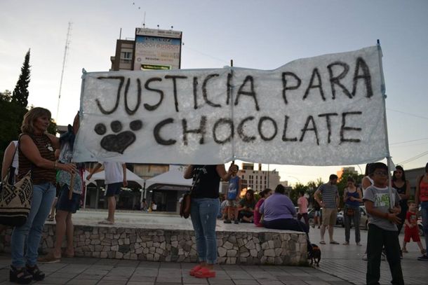 Vecinos marchan para pedir justicia por chocolate