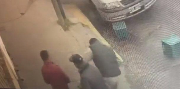 El video de la brutal agresión a un repartidor en Merlo: quedó en coma por una trompada
