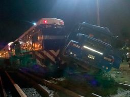 VIDEO: El fuerte choque entre una formación del Sarmiento y un camión