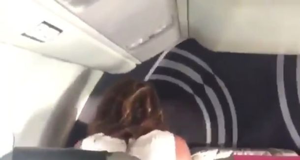 Sexo en el avión se volvió viral