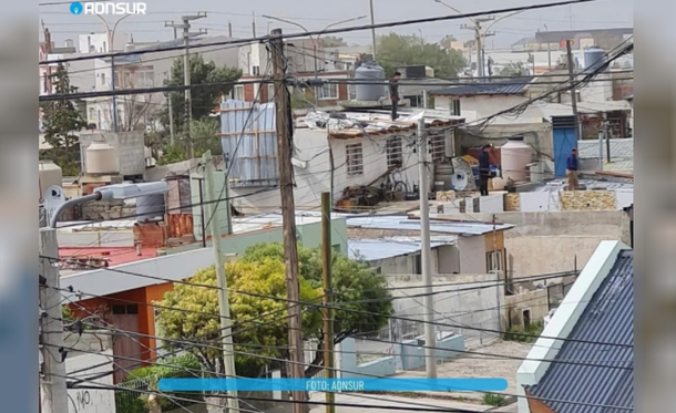 El viento voló el techo de una casa en Comodoro Rivadavia