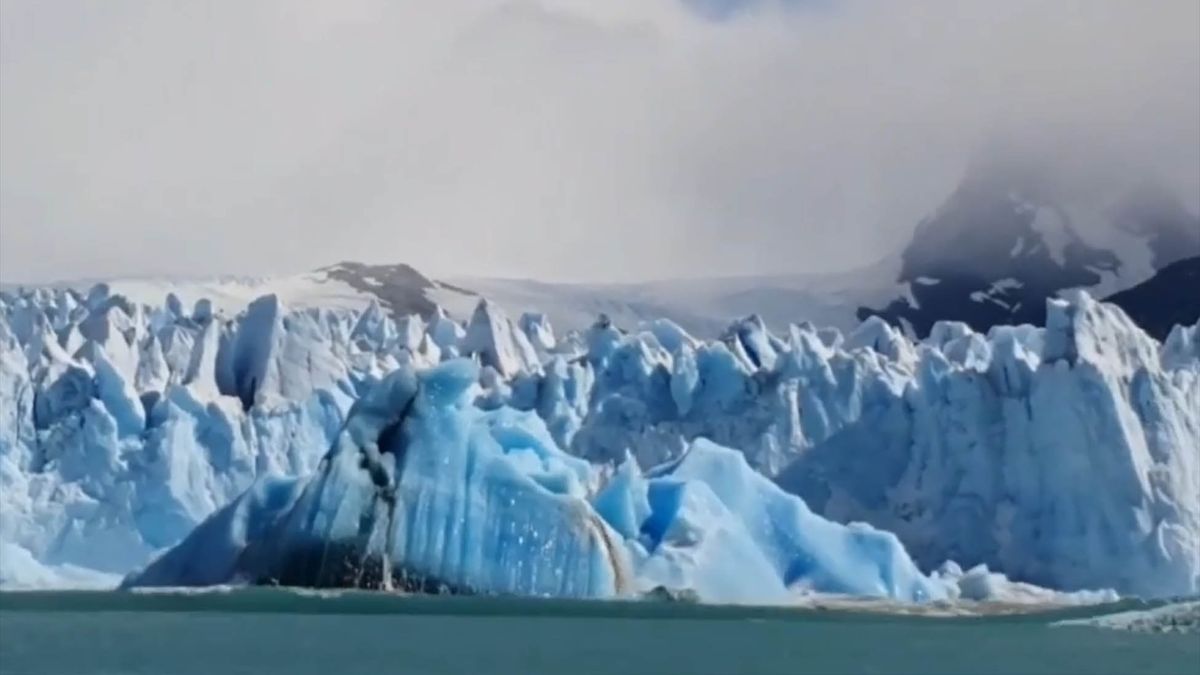 Captan en video el espectacular desprendimiento de una enorme masa de ...