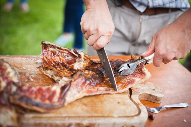 Este bodegón ofrece el mejor cordero a la cacerola y a un precio increíble.&nbsp;