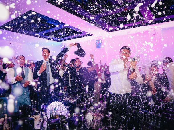 El alocado festejo de Dibu Martínez tras la clasificación de Aston Villa a la Champions League