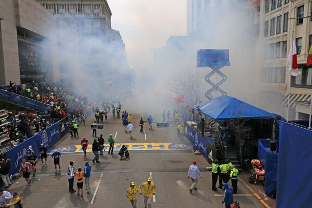 Explosión en el final de una maratón en Boston: tres muertos
