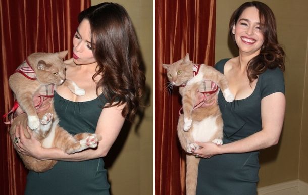 Emilia Clarke y su amigo el gatito