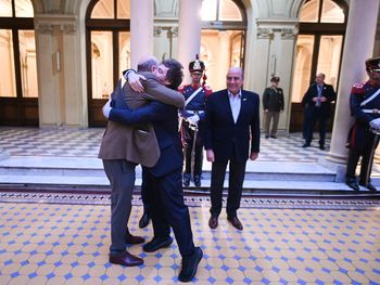 Tras faltazo a Tucumán, Javier Milei celebró el Día de la Independencia agasajando a Federico Sturzenegger