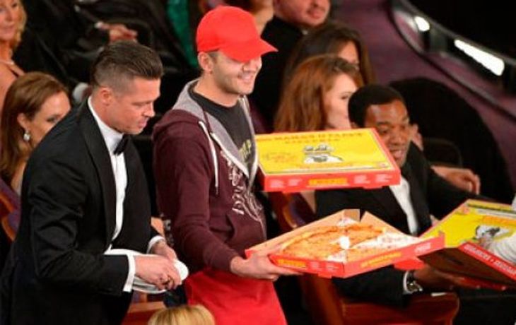 ¿Cuánto dinero recibió de propina el chico que le repartió pizza a los famosos?